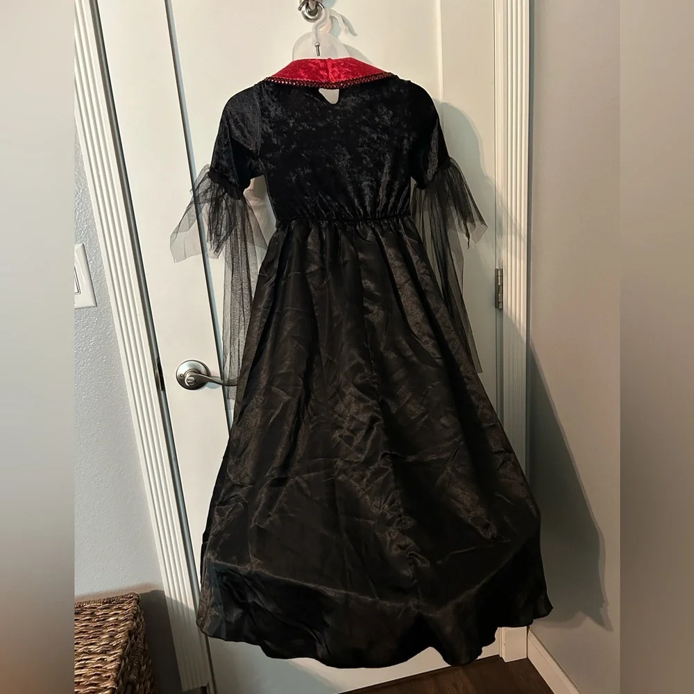 Spirit Halloween Royal Vampiress Dress Costume! Girls Size Medium! EUC! - Picture 7 of 11
